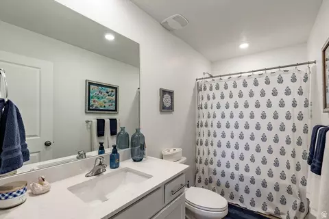 Bath - 1839 Rainbow Bridge Dr #3129, Eagle Mountain, UT 84005 photo 1 of 2