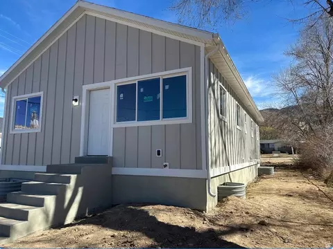 Exterior - 345 N 300 E, Manti, UT 84642 photo 2 of 3