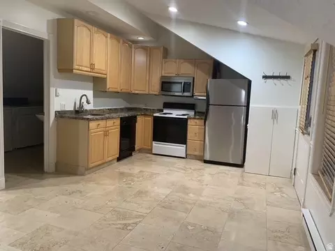 Kitchen - 14098 S Candy Pull Dr, Draper, UT 84020 photo 4 of 4