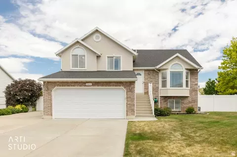 2402 W 2375 N, Clinton, UT 84015