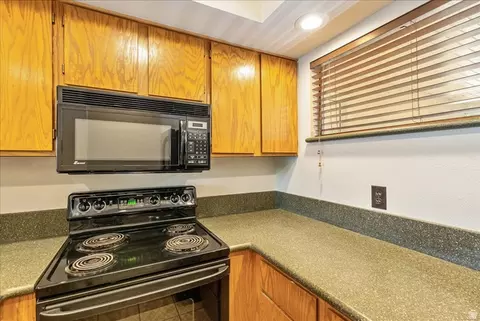 Kitchen - 7327 S Springcrest Ct # 30, Midvale, UT 84047 photo 3 of 4