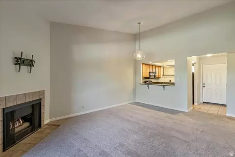 Living - 7327 S Springcrest Ct # 30, Midvale, UT 84047 photo 5 of 6