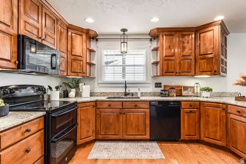 Kitchen - 5305 S Roseleaf Dr, Murray, UT 84123 photo 3 of 3
