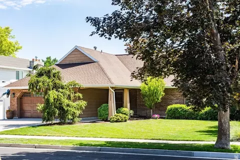 Exterior - 5305 S Roseleaf Dr, Murray, UT 84123 photo 7 of 8