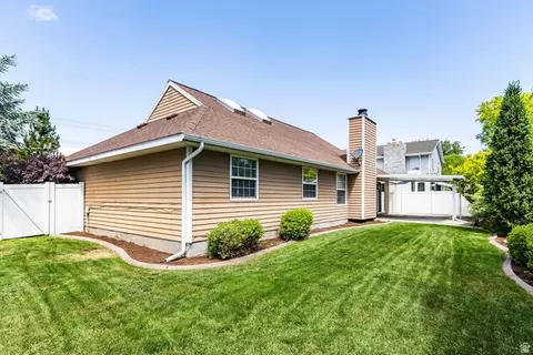 Exterior - 5305 S Roseleaf Dr, Murray, UT 84123 photo 3 of 8