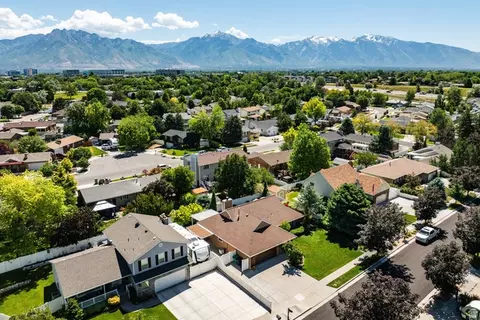 View/Area - 5305 S Roseleaf Dr, Murray, UT 84123 photo 3 of 4