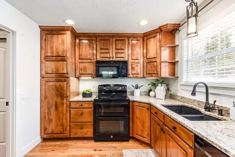 Kitchen - 5305 S Roseleaf Dr, Murray, UT 84123 photo 2 of 3