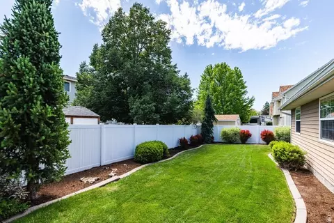 Exterior - 5305 S Roseleaf Dr, Murray, UT 84123 photo 4 of 8