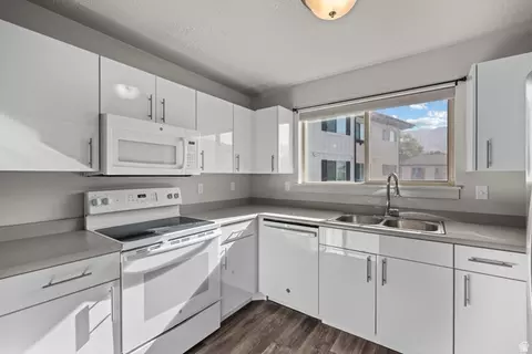 Kitchen - 1700 S Sandhill Rd W #E 301, Orem, UT 84058 photo 2 of 5