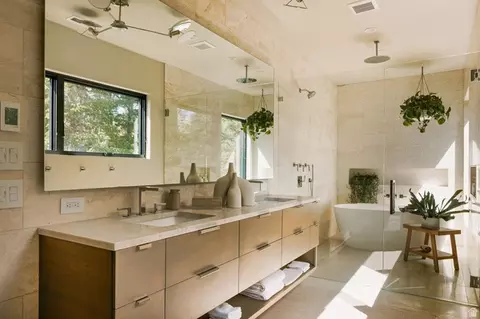 Bath - 3011 E Ridge Top Rd, Sundance, UT 84604 photo 1 of 8