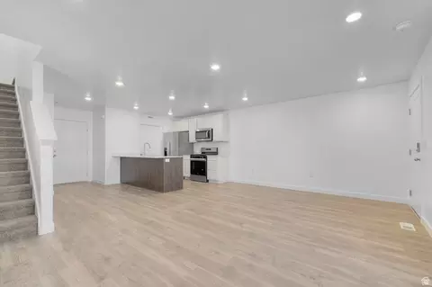 Living - 1901 E Corriente Dr #1177, Salem, UT 84653 photo 3 of 3