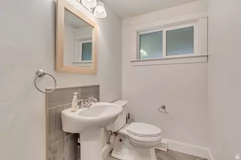 Bath - 1380 E 330 S, Provo, UT 84606 photo 2 of 3