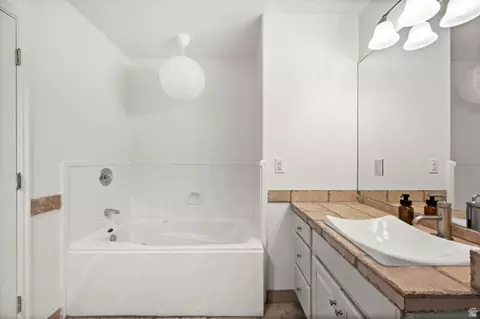 Bath - 2326 E Sky Pines Ct S, Holladay, UT 84117 photo 4 of 6