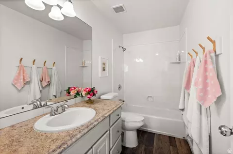 Bath - 2326 E Sky Pines Ct S, Holladay, UT 84117 photo 5 of 6