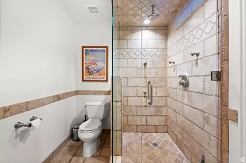 Bath - 2326 E Sky Pines Ct S, Holladay, UT 84117 photo 3 of 6