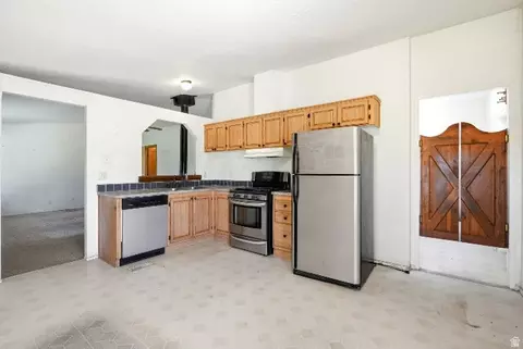 Kitchen - 14908 N Deep Creek Rd, Lapoint, UT 84039 photo 1 of 3