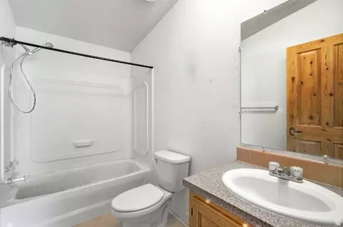 Bath - 14908 N Deep Creek Rd, Lapoint, UT 84039 photo 2 of 2