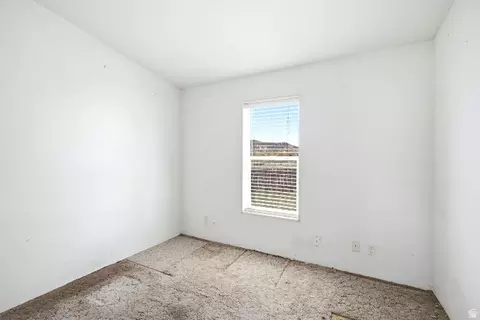 Bedroom - 14908 N Deep Creek Rd, Lapoint, UT 84039 photo 4 of 5