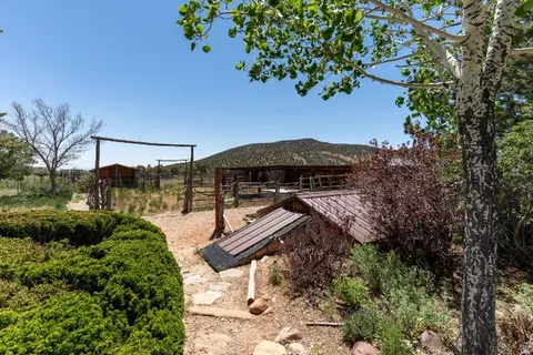 Exterior - 14908 N Deep Creek Rd, Lapoint, UT 84039 photo 2 of 6