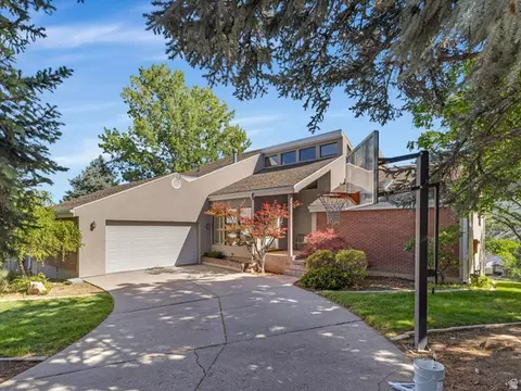8903 S Cobble Crest Ln, Sandy, UT 84093