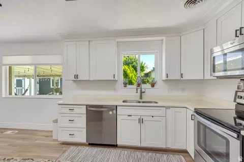 Kitchen - 499 E 8575 S, Sandy, UT 84070 photo 2 of 4