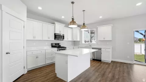 Kitchen - 2182 E 700 N, Spanish Fork, UT 84660 photo 2 of 3