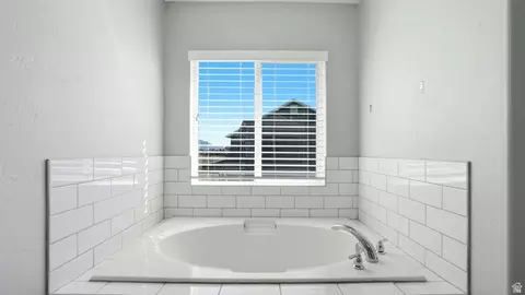 Bath - 2182 E 700 N, Spanish Fork, UT 84660 photo 4 of 5