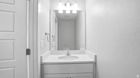 Bath - 2182 E 700 N, Spanish Fork, UT 84660 photo 1 of 5