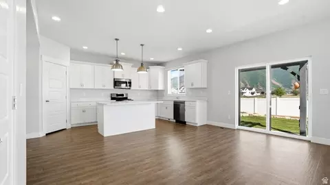 Living - 2182 E 700 N, Spanish Fork, UT 84660 photo 3 of 6
