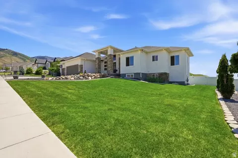 Exterior - 1222 E 300 S, Smithfield, UT 84335 photo 3 of 8
