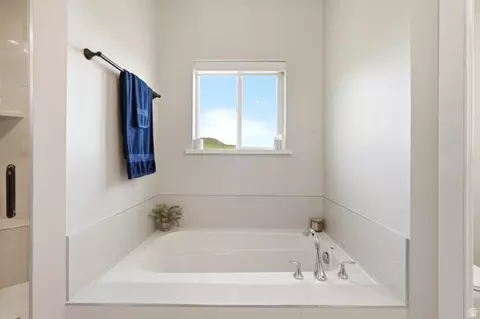 Bath - 1222 E 300 S, Smithfield, UT 84335 photo 2 of 6