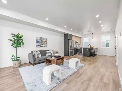493 W 620 N #122, Centerville, UT 84014