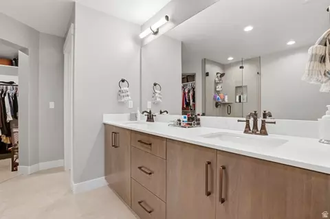 Bath - 560 E 7215 S, Midvale, UT 84047 photo 2 of 4