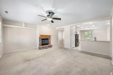 Living - 3309 E Willow Dr, Washington, UT 84780 photo 3 of 3