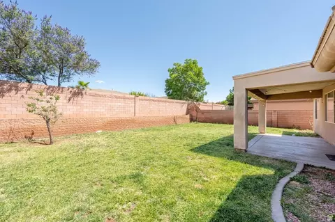 Exterior - 3309 E Willow Dr, Washington, UT 84780 photo 3 of 5