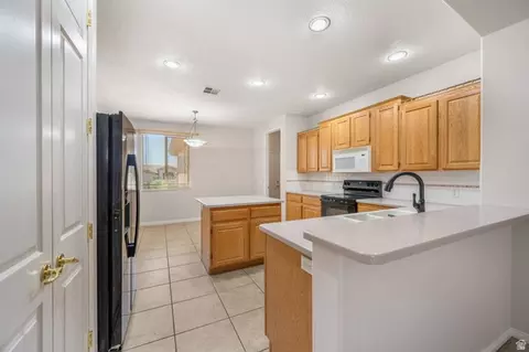 Kitchen - 3309 E Willow Dr, Washington, UT 84780 photo 1 of 3