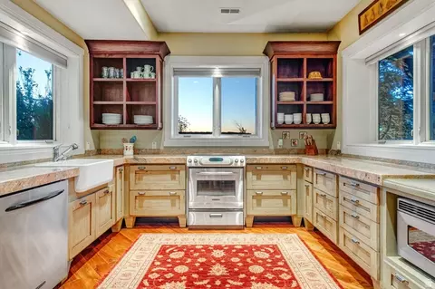 Kitchen - 1479 E Trail Crest Ct, Draper, UT 84020 photo 6 of 6