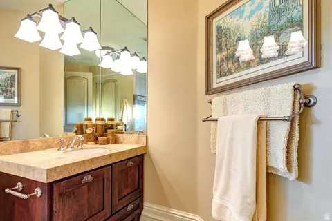 Bath - 1479 E Trail Crest Ct, Draper, UT 84020 photo 9 of 13