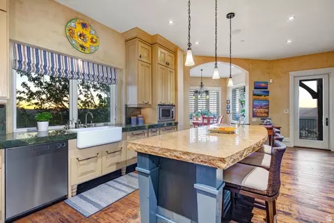 Kitchen - 1479 E Trail Crest Ct, Draper, UT 84020 photo 4 of 6