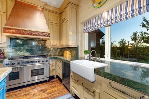 Kitchen - 1479 E Trail Crest Ct, Draper, UT 84020 photo 3 of 6