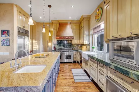 Kitchen - 1479 E Trail Crest Ct, Draper, UT 84020 photo 2 of 6