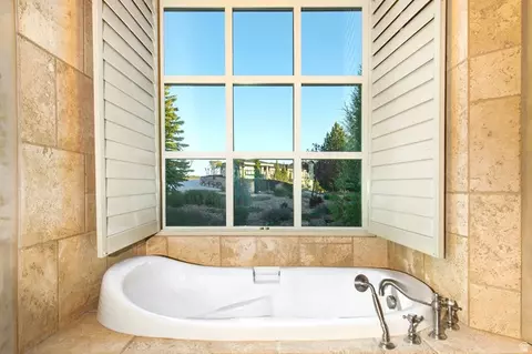 Bath - 1479 E Trail Crest Ct, Draper, UT 84020 photo 2 of 13