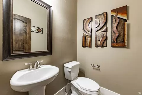 Bath - 1754 E Longview Dr, Hideout, UT 84036 photo 4 of 4