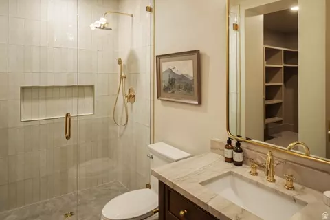 Bath - 263 E Maple Ridge Dr, Mapleton, UT 84664 photo 5 of 7