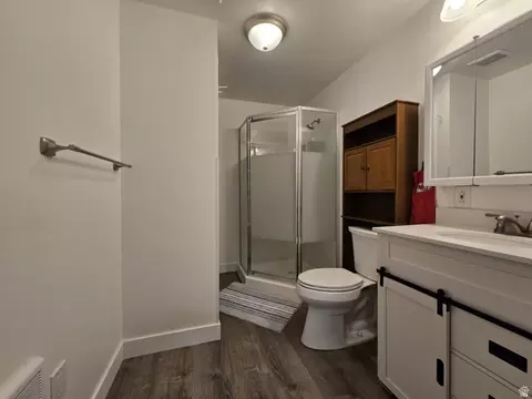 Bath - 663 S 1200 E, Payson, UT 84651 photo 3 of 4