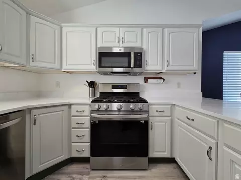 Kitchen - 663 S 1200 E, Payson, UT 84651 photo 2 of 5