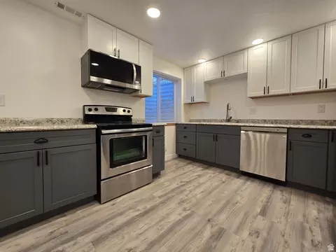 Kitchen - 663 S 1200 E, Payson, UT 84651 photo 3 of 5