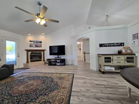 Living - 663 S 1200 E, Payson, UT 84651 photo 4 of 7