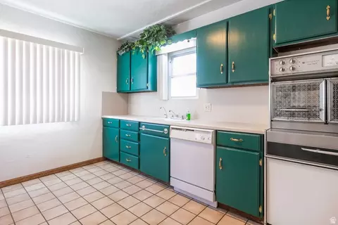 Kitchen - 59 E Pinehurst Ave N, Tooele, UT 84074 photo 2 of 3