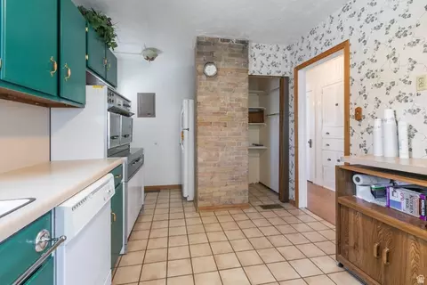 Kitchen - 59 E Pinehurst Ave N, Tooele, UT 84074 photo 3 of 3